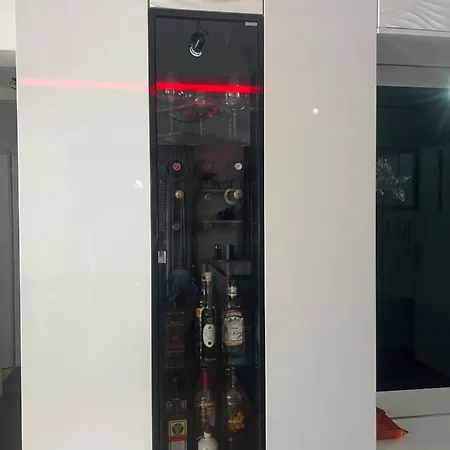 Luxe Flat With Private Garage,teracce * 스플리트