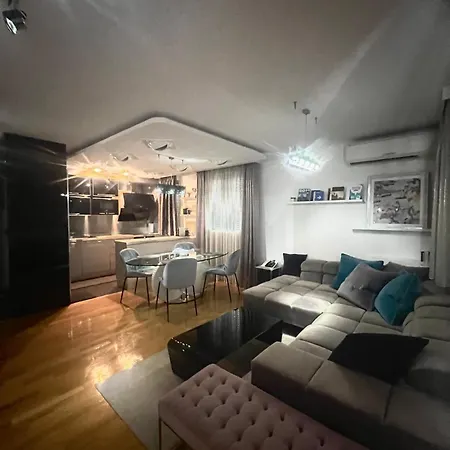 아파트 Luxe Flat With Private Garage,teracce