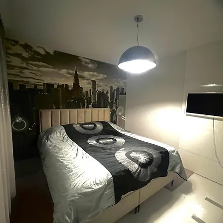 Luxe Flat With Private Garage,teracce *