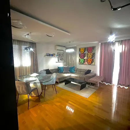 Luxe Flat With Private Garage,teracce 스플리트