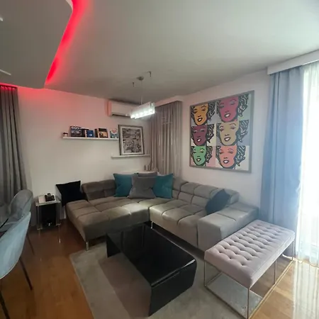 Luxe Flat With Private Garage,teracce