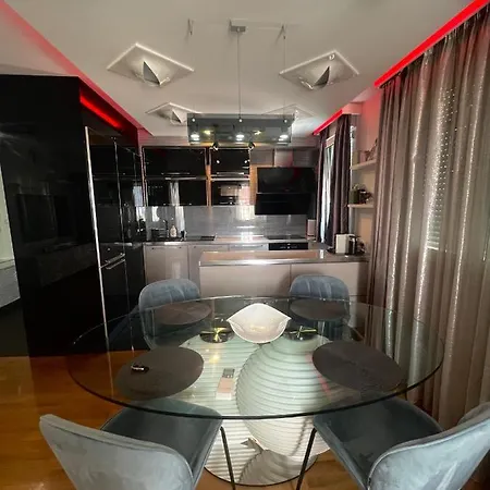 Luxe Flat With Private Garage,teracce Apartmán