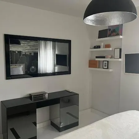Luxe Flat With Private Garage,teracce *